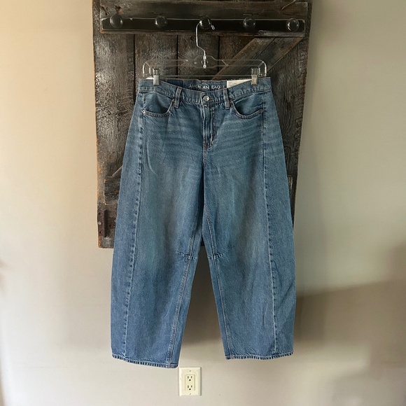 New w/Tags Women's American Eagle Dreamy Drape Barrel Stone Wash Jeans - Picture 1 of 5